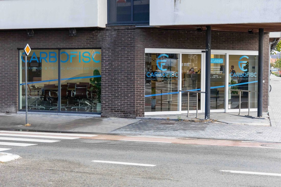 De straatgevel van het kantoor van Carbofisc in Oostende